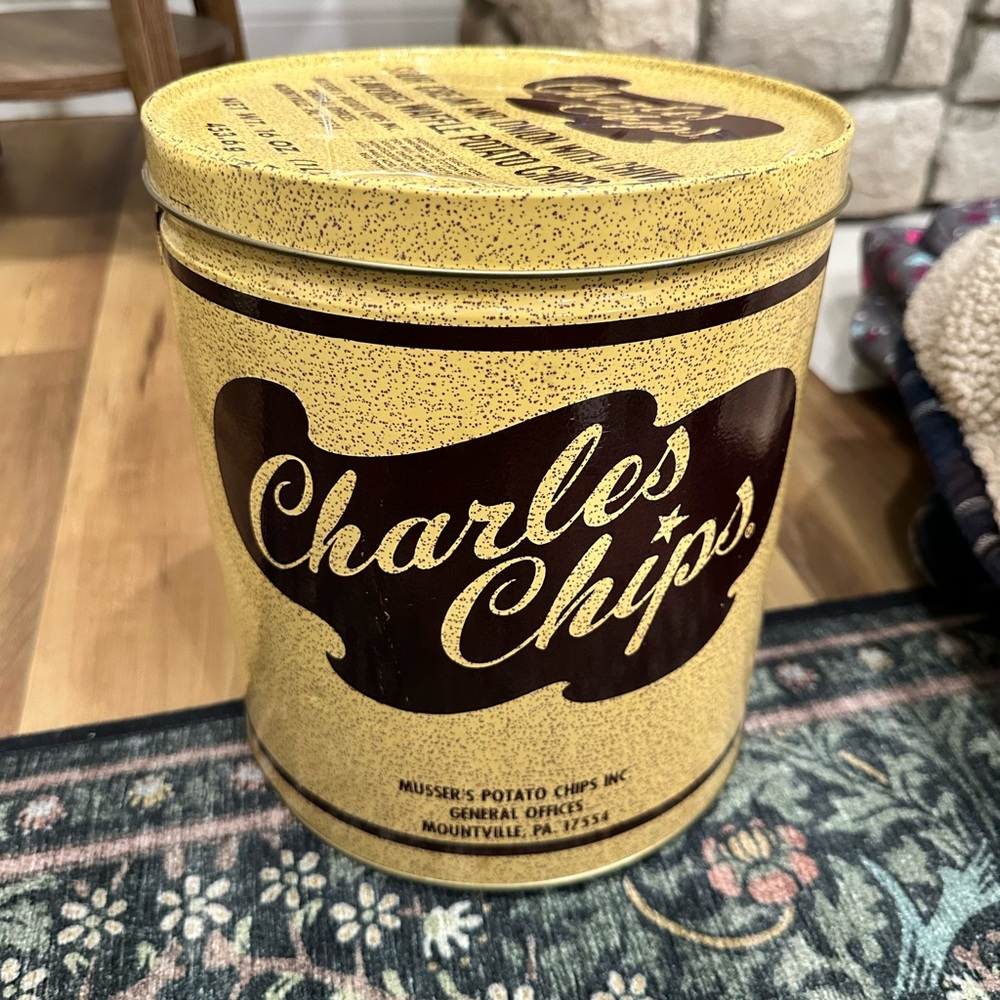 Vtg CHARLES CHIPS Round Metal Tin W Lid Yellow Brown Color Arlington NJ USA NICE